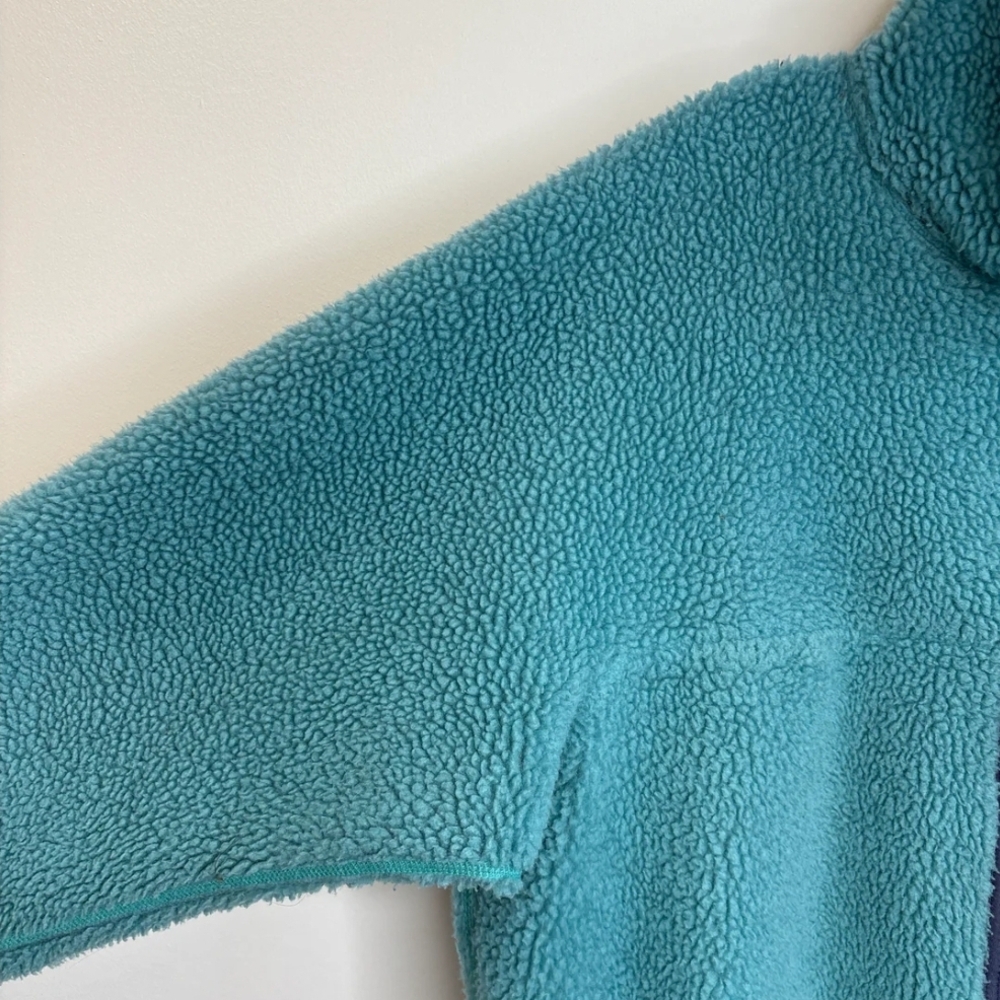 SOLD Patagonia Teal Fleece Jacket - Picture 4 of 8